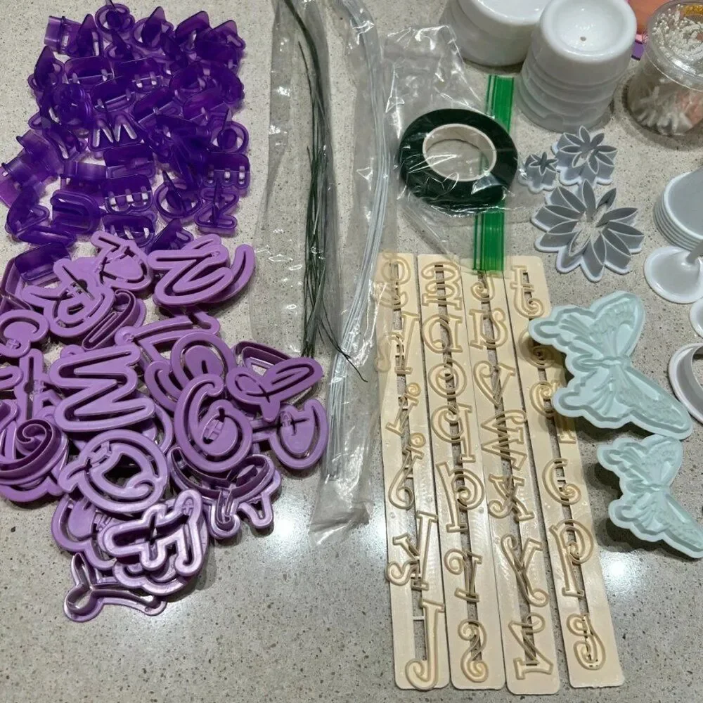 100+ Piece Cake Decorating Sugarcraft Tool Kit